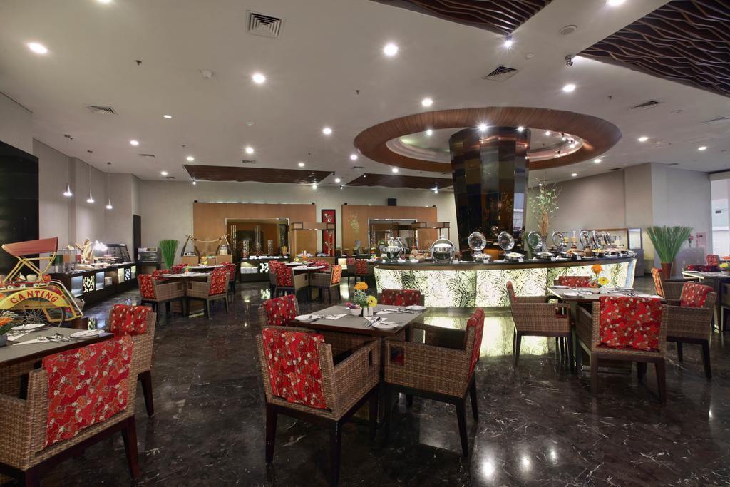 Atria Hotel Malang Exterior foto