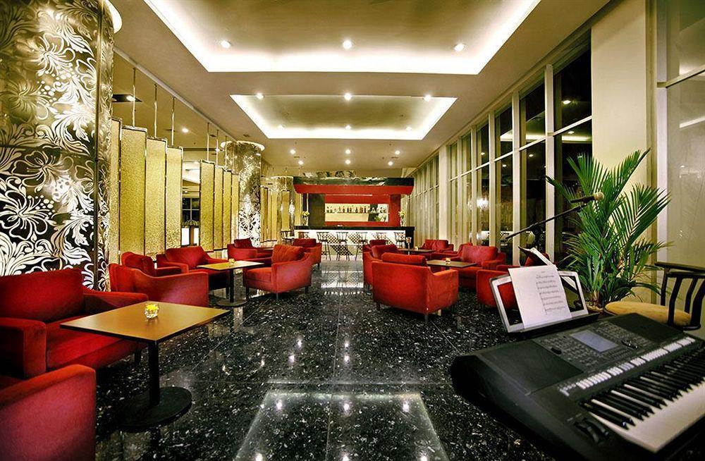 Atria Hotel Malang Exterior foto