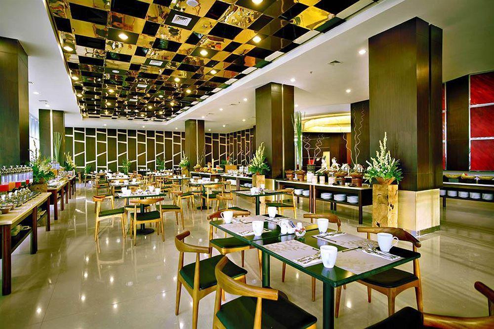 Atria Hotel Malang Exterior foto