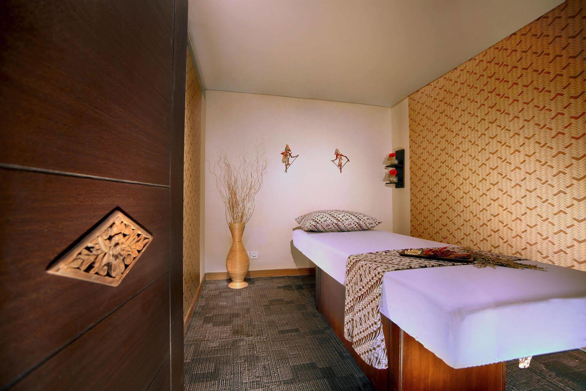 Atria Hotel Malang Exterior foto