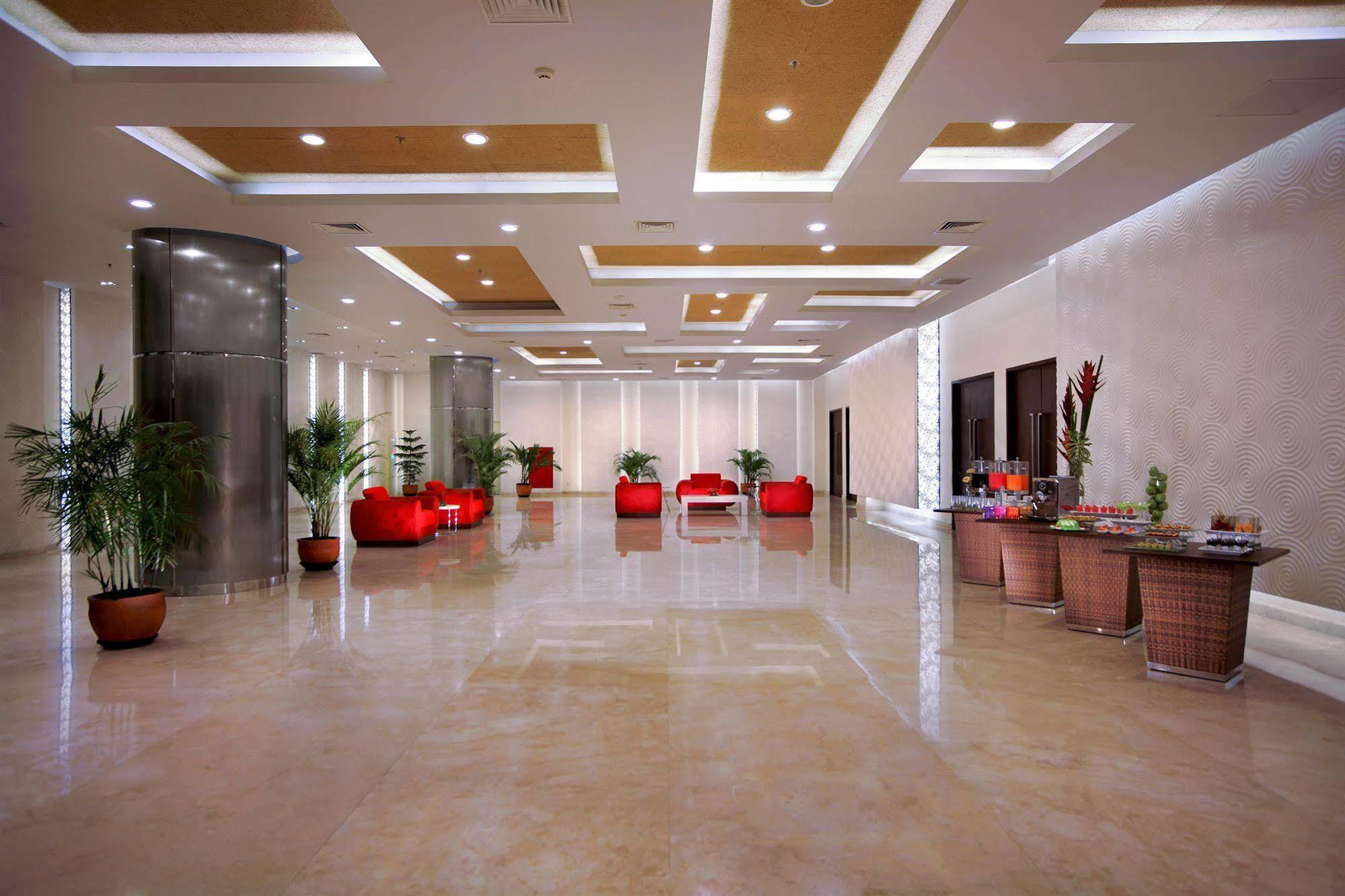 Atria Hotel Malang Exterior foto