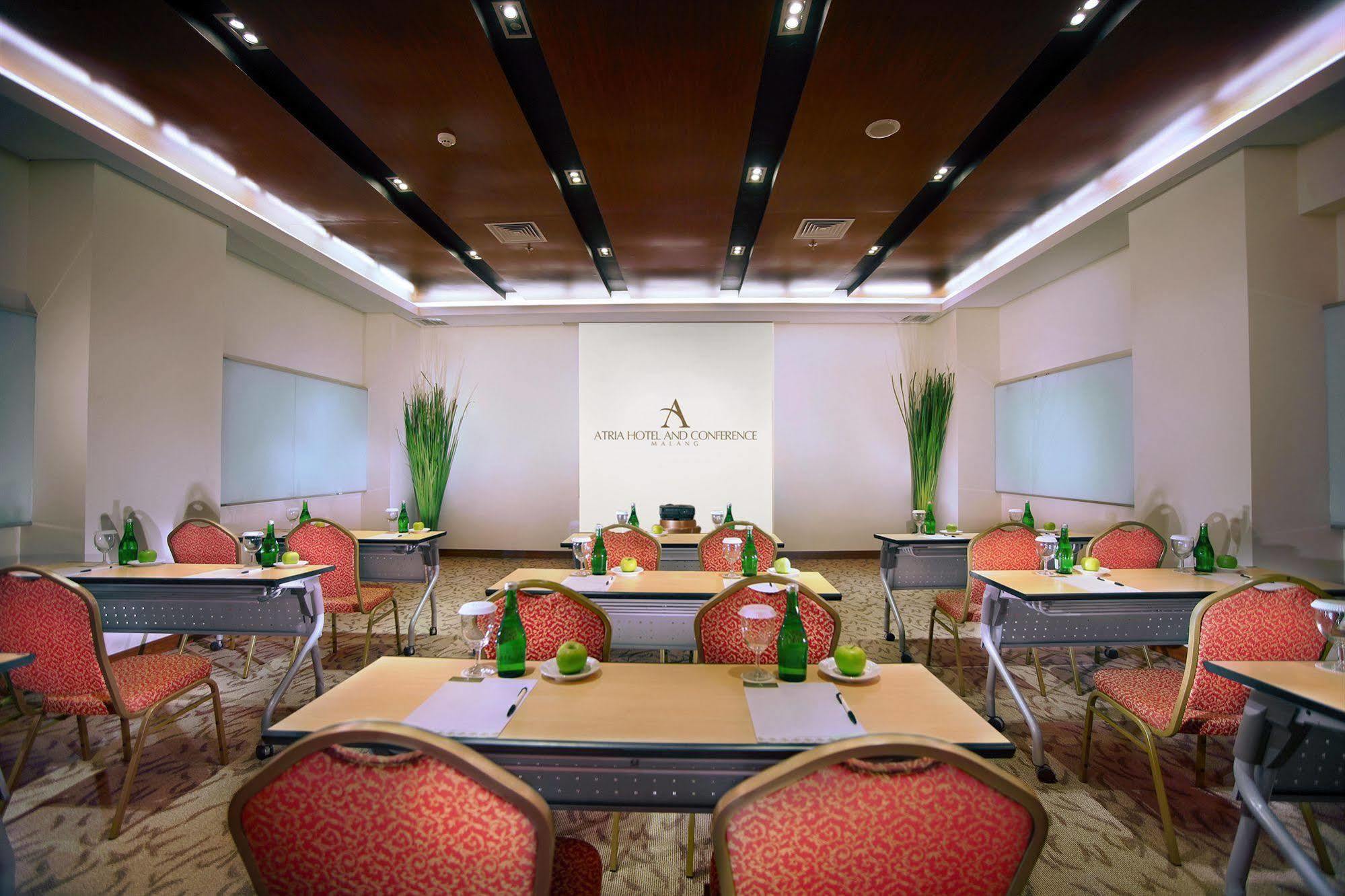Atria Hotel Malang Exterior foto