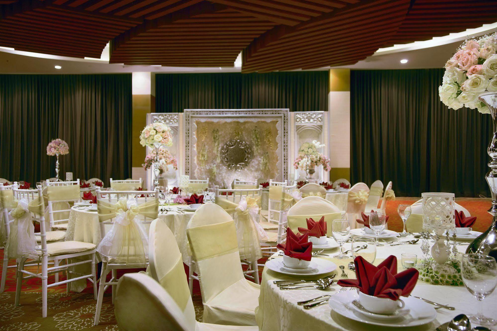 Atria Hotel Malang Exterior foto