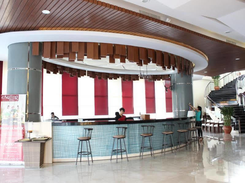 Atria Hotel Malang Exterior foto