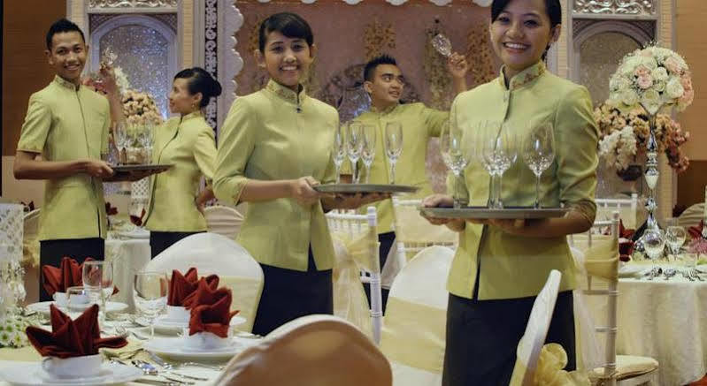Atria Hotel Malang Exterior foto